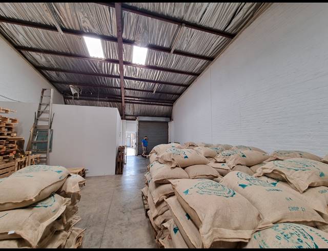 192M² WAREHOUSE TO LET IN CROWN